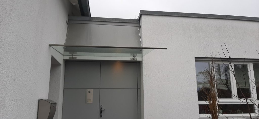 Wir machen Vordächer aus Glas rund um Regensburg für Burglengenfeld, Teublitz und Maxhütte-Haidhof ....