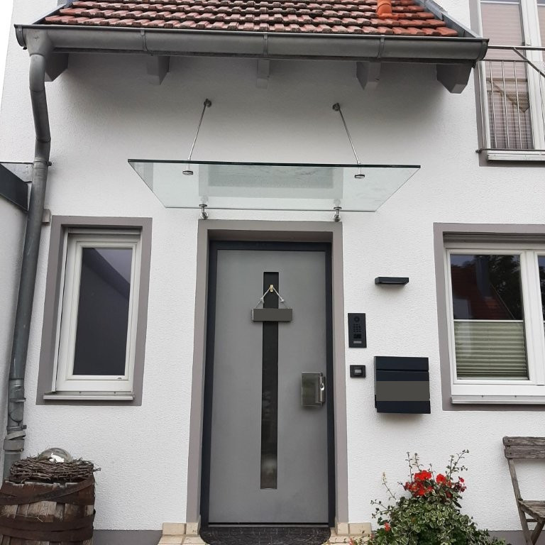 Wir machen Vordächer aus Glas rund um Regensburg für Bad Abbach, Kelheim und Painten.